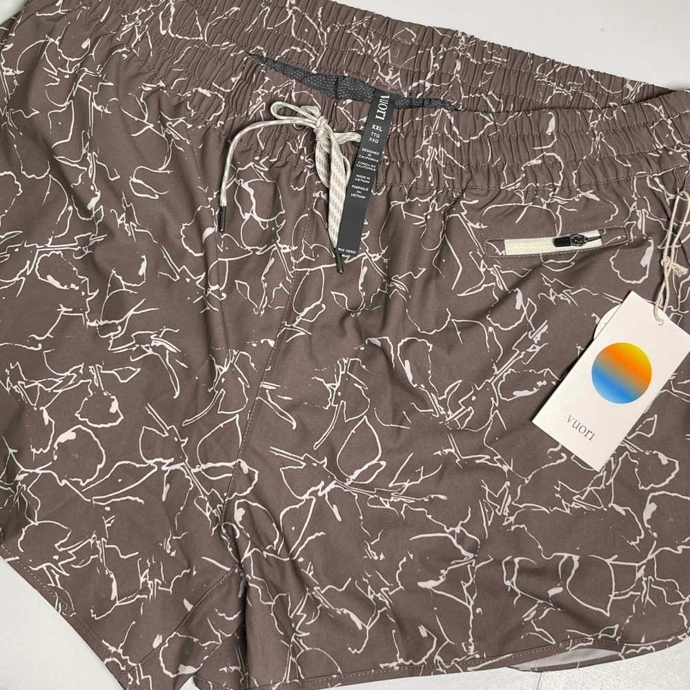 Vuori Womens XXL Smokey Taupe Iris Clementine 4" Short 2.0 Abstract Print NWT